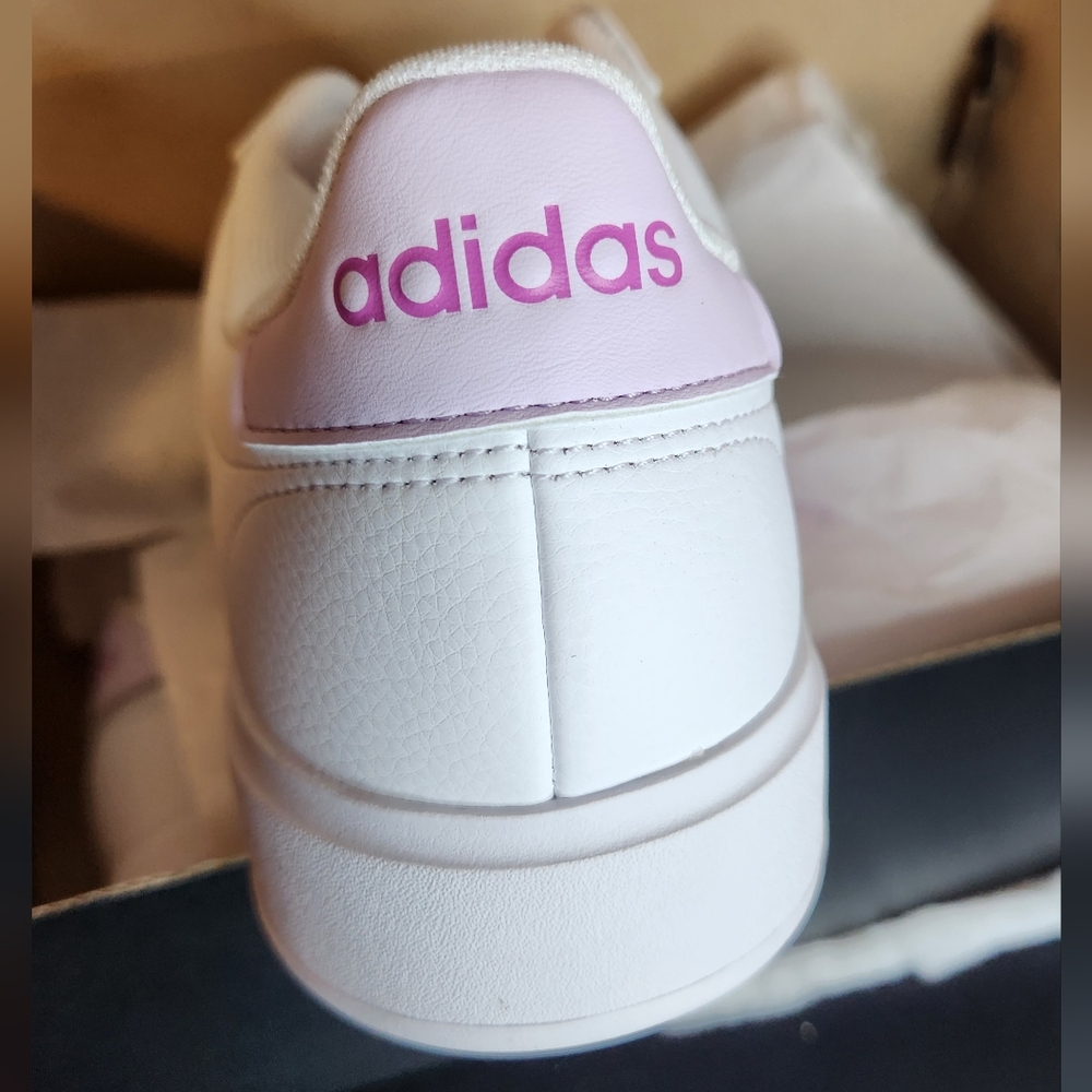 Adidas Women Shoe NWT - Picture 2 of 7